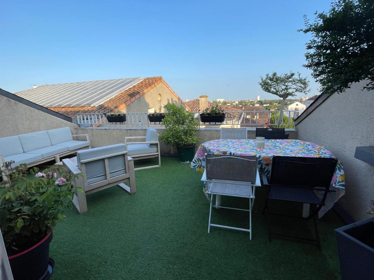 Grand Appartement Hypercentre Avec Terrasse Et Parking Poitiers Exterior foto
